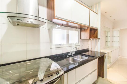 Cozinha de apartamento para alugar com 2 quartos, 174m² em Tamboré, Santana de Parnaíba