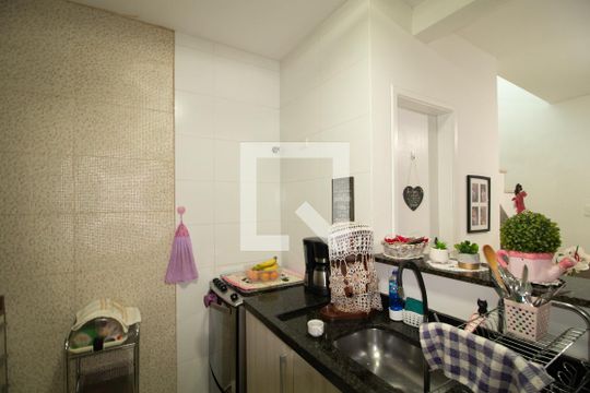 Cozinha  de casa de condomínio para alugar com 2 quartos, 70m² em Horto Florestal, São Paulo