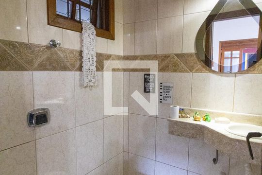 Banheiro de casa de condomínio à venda com 3 quartos, 158m² em Jardim Carvalho, Porto Alegre