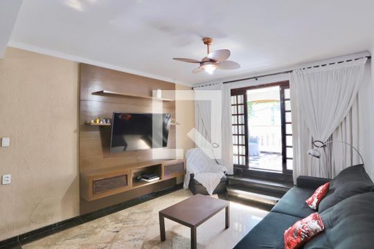 Sala de casa à venda com 6 quartos, 176m² em Vila Invernada, São Paulo