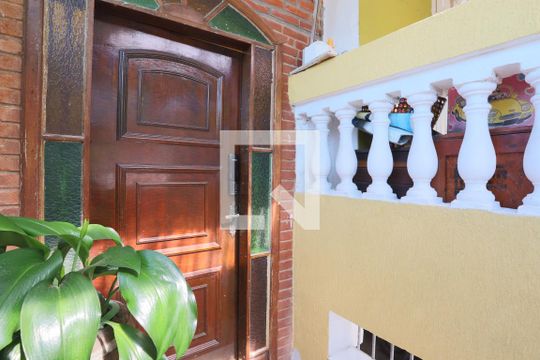 Entrada de casa à venda com 6 quartos, 176m² em Vila Invernada, São Paulo
