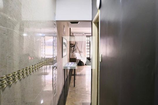 Corredor de casa à venda com 6 quartos, 176m² em Vila Invernada, São Paulo