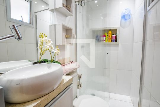 Banheiro de apartamento à venda com 2 quartos, 46m² em Vila Progresso, Santo André