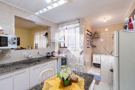 Cozinha e área de serviço de casa à venda com 3 quartos, 197m² em Jaguaribe, Osasco