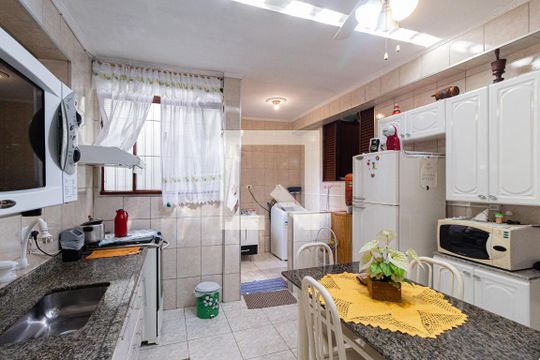 Cozinha e área de serviço de casa à venda com 3 quartos, 197m² em Jaguaribe, Osasco