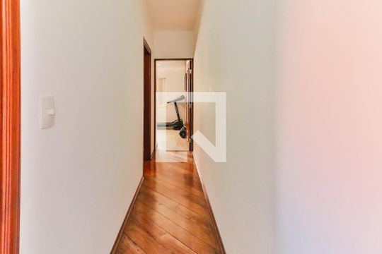 Corredor Quartos de casa à venda com 4 quartos, 185m² em Jardim Pinheiros, São Paulo