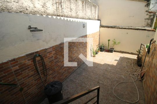 Quintal de casa à venda com 2 quartos, 150m² em Brás de Pina, Rio de Janeiro
