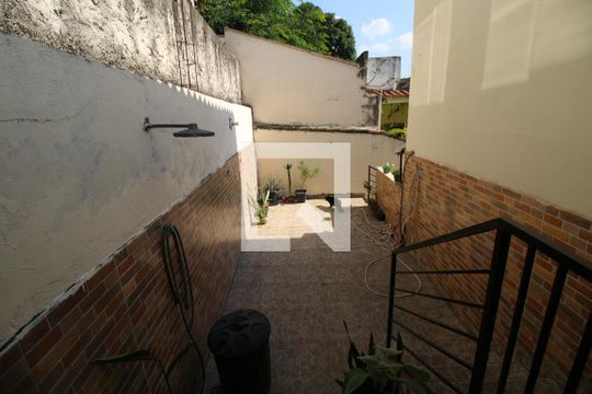 Quintal de casa à venda com 2 quartos, 150m² em Brás de Pina, Rio de Janeiro