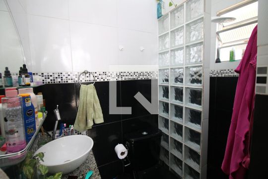 Banheiro da Suíte 2 de casa à venda com 2 quartos, 150m² em Brás de Pina, Rio de Janeiro