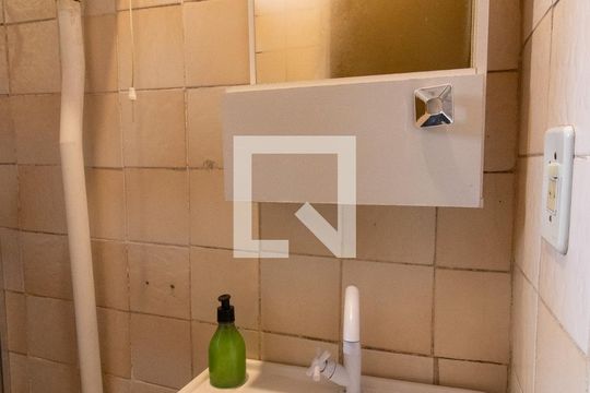 Banheiro de apartamento para alugar com 2 quartos, 70m² em Rubem Berta, Porto Alegre
