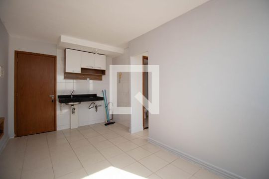 Sala de apartamento para alugar com 1 quarto, 46m² em Samambaia, Brasília