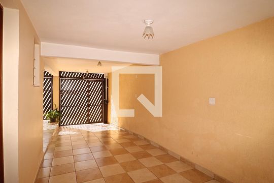 Garagem de casa à venda com 4 quartos, 200m² em Parada Inglesa, São Paulo