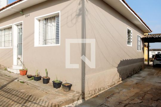 Garagem de casa à venda com 2 quartos, 500m² em Quitaúna, Osasco
