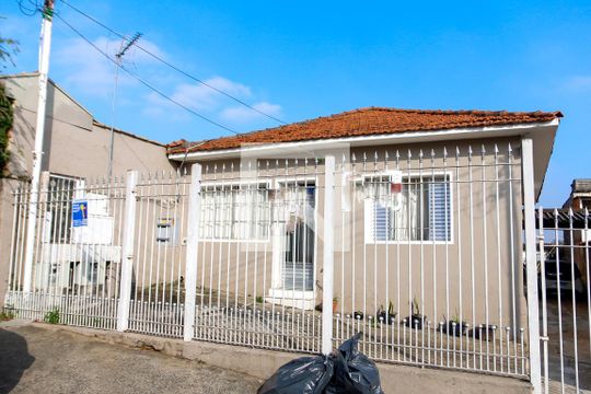 Fachada de casa à venda com 2 quartos, 500m² em Quitaúna, Osasco