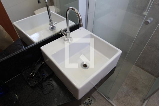 Banheiro da Suite de apartamento para alugar com 2 quartos, 110m² em Santa Monica, Belo Horizonte