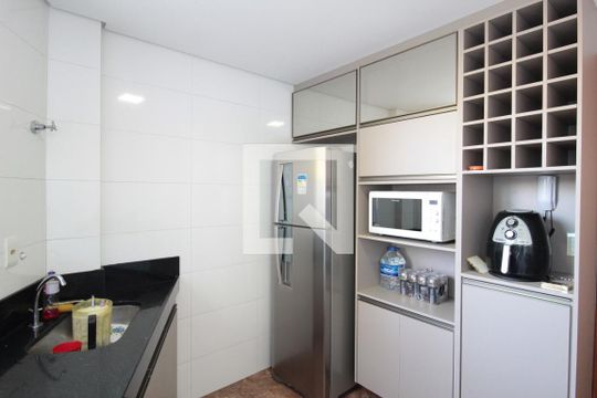 Cozinha de apartamento para alugar com 2 quartos, 110m² em Santa Monica, Belo Horizonte