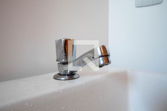 Banheiro - torneira de apartamento para alugar com 2 quartos, 38m² em Jardim Arize, São Paulo