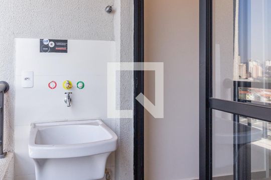 Sacada e área de serviço de apartamento à venda com 1 quarto, 27m² em Km 18, Osasco