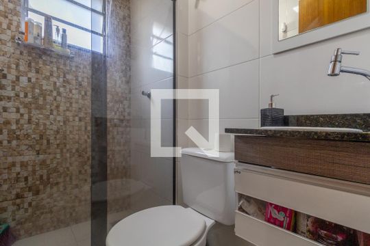 Banheiro de apartamento para alugar com 2 quartos, 49m² em Jardim São Pedro, São Paulo