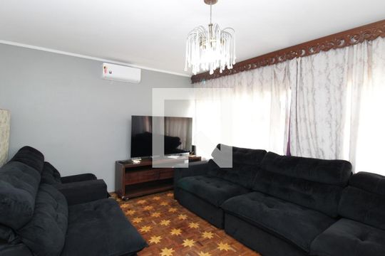 Casa à venda com 6 quartos, 300m² em Vila Paiva, São Paulo
