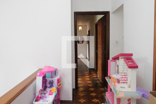 Hall de casa à venda com 6 quartos, 300m² em Vila Paiva, São Paulo