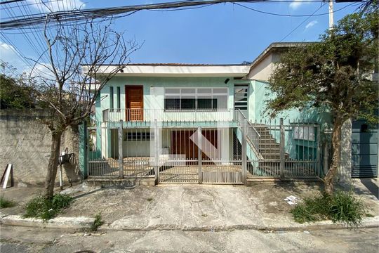 Fachada de casa à venda com 6 quartos, 300m² em Vila Paiva, São Paulo