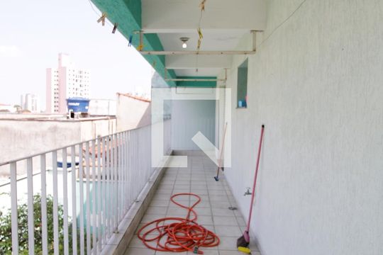 Quintal de casa à venda com 6 quartos, 300m² em Vila Paiva, São Paulo