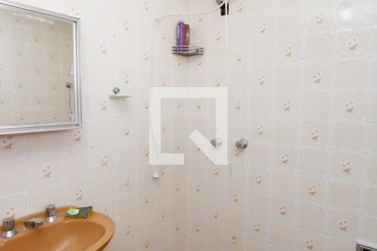 Banheiro 3 de casa à venda com 6 quartos, 300m² em Vila Paiva, São Paulo