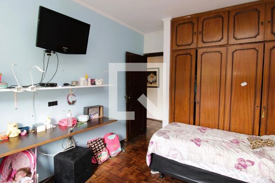 Quarto 1 de casa à venda com 6 quartos, 300m² em Vila Paiva, São Paulo