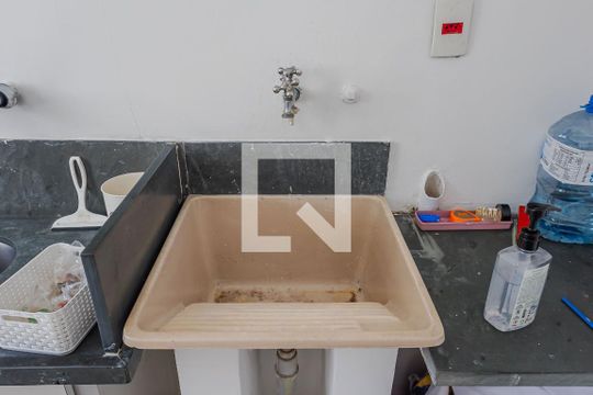 Edícula/Área de serviço de casa à venda com 4 quartos, 300m² em Pompeia, São Paulo