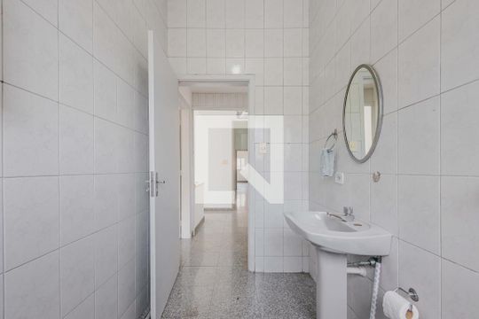 Banheiro de casa à venda com 4 quartos, 300m² em Pompeia, São Paulo