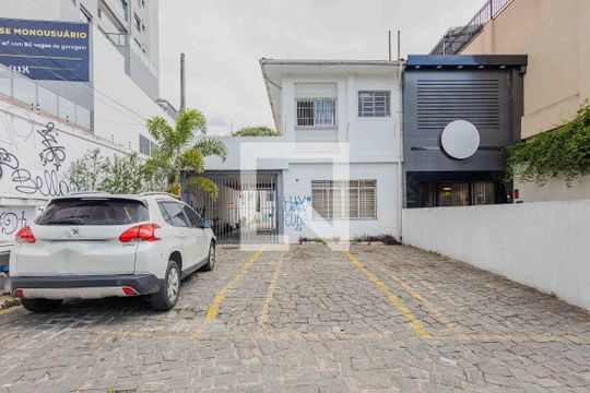 Fachada de casa à venda com 4 quartos, 300m² em Pompeia, São Paulo