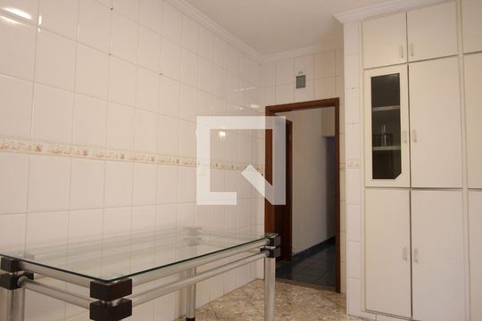 Cozinha de casa à venda com 2 quartos, 200m² em Quinta da Paineira, São Paulo