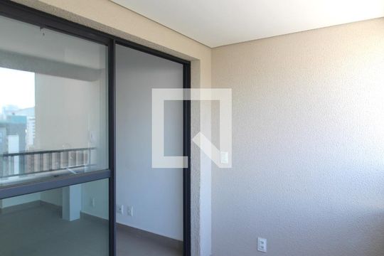 Varanda de kitnet/studio à venda com 1 quarto, 30m² em Moema, São Paulo