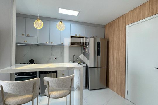 Cozinha de apartamento à venda com 2 quartos, 87m² em Tamboré, Barueri