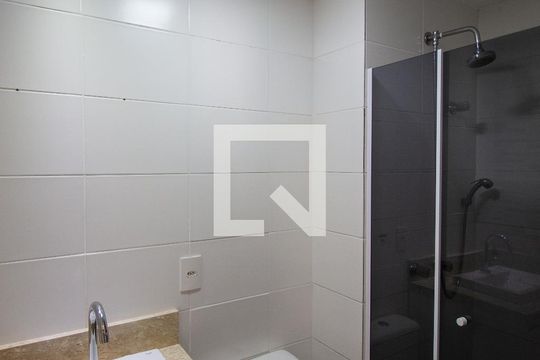 Banheiro de apartamento à venda com 2 quartos, 46m² em Vila Carmosina, São Paulo