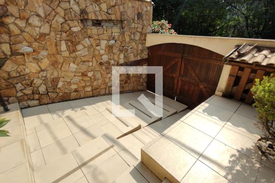 Garagem de casa à venda com 4 quartos, 380m² em Freguesia (jacarepaguá), Rio de Janeiro