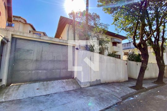 Fachada de casa à venda com 4 quartos, 420m² em Vila Ida, São Paulo