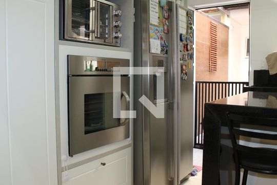 Cozinha  de casa à venda com 2 quartos, 150m² em Vila Darli, São Paulo