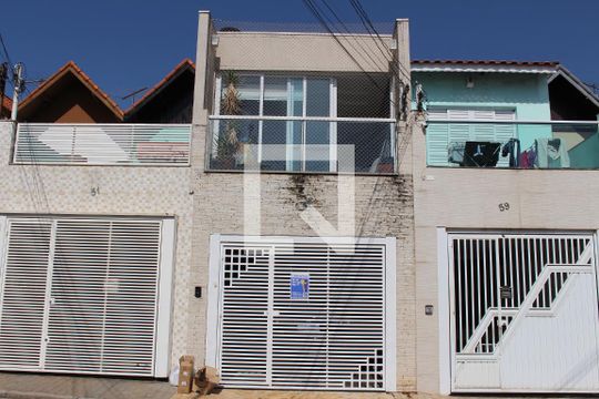 Fachada de casa à venda com 2 quartos, 150m² em Vila Darli, São Paulo
