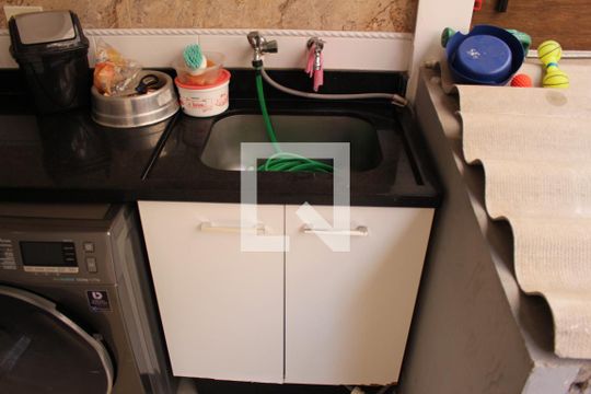 Área de serviço  de casa à venda com 2 quartos, 150m² em Vila Darli, São Paulo