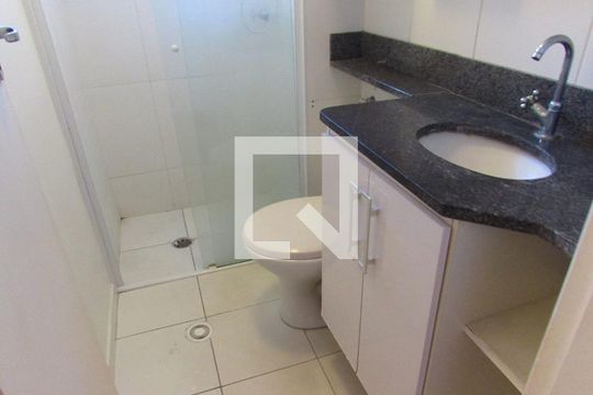 Banheiro de apartamento para alugar com 2 quartos, 50m² em Jardim Ampliacao, São Paulo