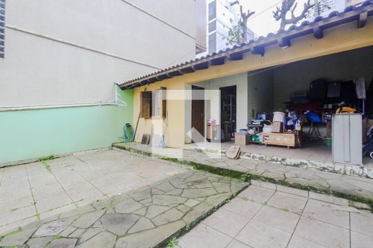 Fundos de casa à venda com 3 quartos, 120m² em Higienópolis, Porto Alegre