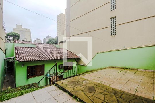 Fundos de casa à venda com 3 quartos, 120m² em Higienópolis, Porto Alegre
