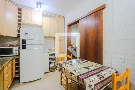 Cozinha de casa à venda com 3 quartos, 120m² em Higienópolis, Porto Alegre
