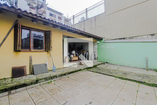 Fundos de casa à venda com 3 quartos, 120m² em Higienópolis, Porto Alegre