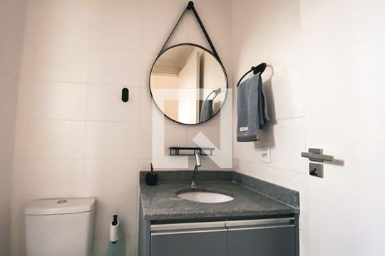 Banheiro de apartamento para alugar com 2 quartos, 42m² em Butantã, São Paulo