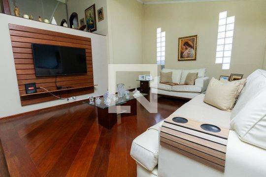 Sala de casa à venda com 4 quartos, 250m² em Jardim Triana, São Paulo