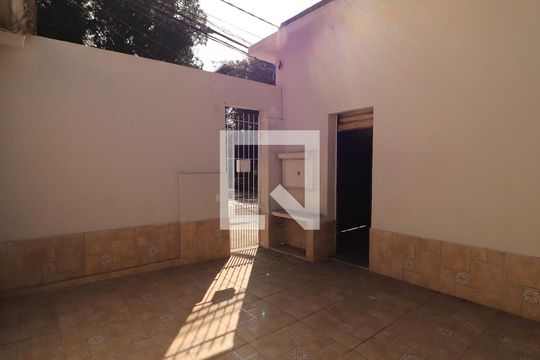 Quintal de casa para alugar com 2 quartos, 150m² em Vila Albertina, São Paulo