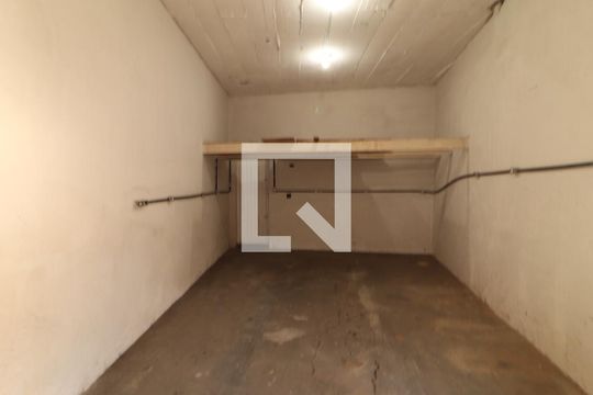 Garagem de casa para alugar com 2 quartos, 150m² em Vila Albertina, São Paulo